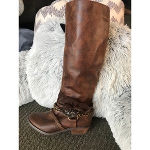 SUPER CUTE Brown Buckle Boots! 💖